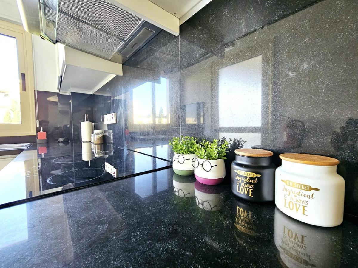 Elysia Park Apartments Paphos ภายนอก รูปภาพ