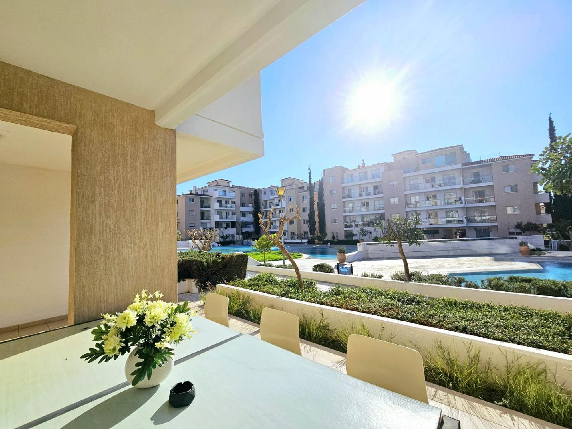 Elysia Park Apartments Paphos ภายนอก รูปภาพ