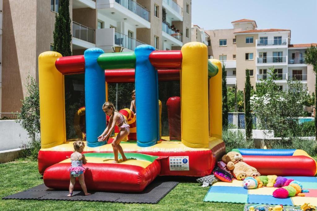 Elysia Park Apartments Paphos ภายนอก รูปภาพ