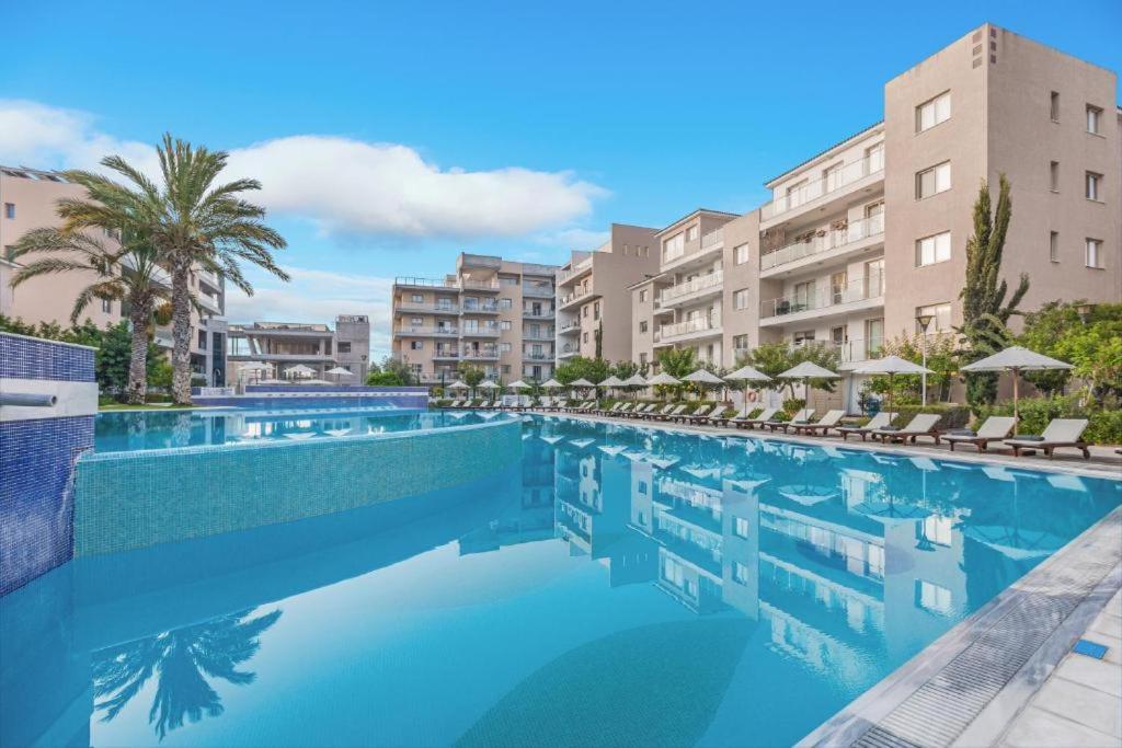 Elysia Park Apartments Paphos ภายนอก รูปภาพ